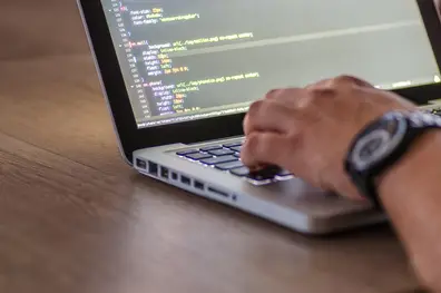 Me interesa programar pero no sé cómo: 3 caminos para empezar a programar