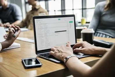 ¿Lleno de ideas? Emprende sin mucho capital, conoce qué es una Startup