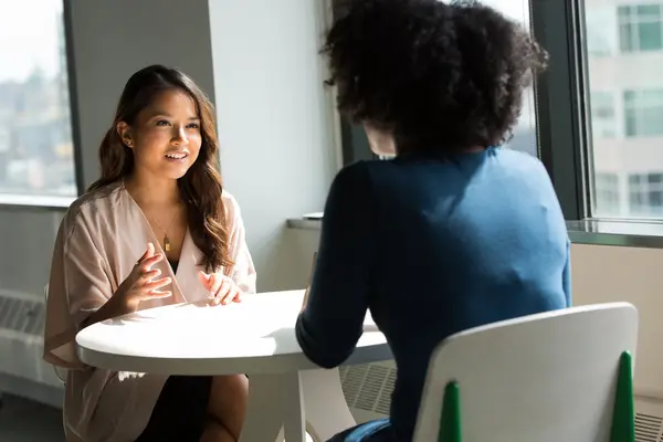 Lenguaje corporal: consejos para tu próxima entrevista  - Mibucle