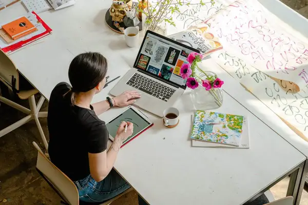 Trabajar como operador de chat desde casa en Chile: Oportunidades de empleos para estudiantes