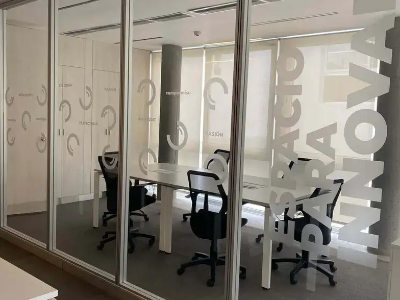 easycommerce - Sala Reunion BUE.jpg